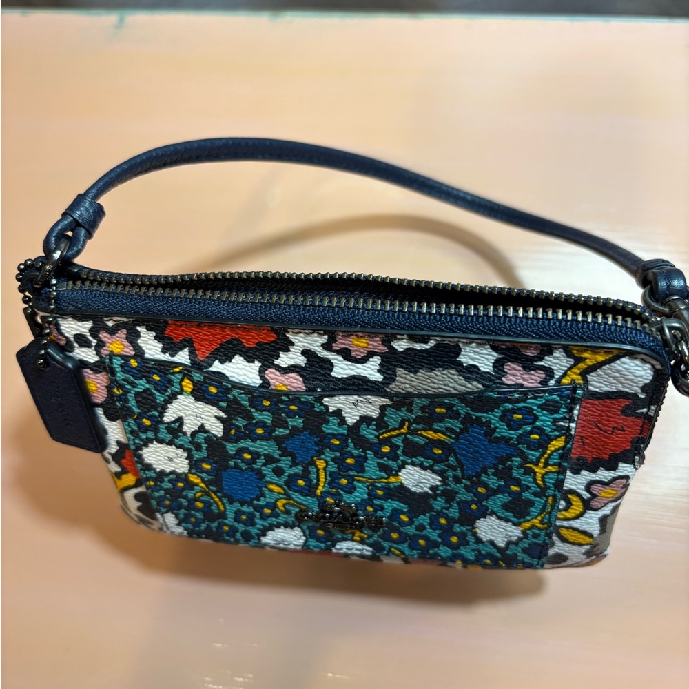 Coach Mixed Yankee Floral Wristlet Clutch - Picture 3 of 7